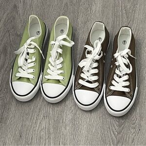 NWOT 2 Pair Womens Canvas Fashion Sneakers Classic Low Top Fabric Shoes Casual